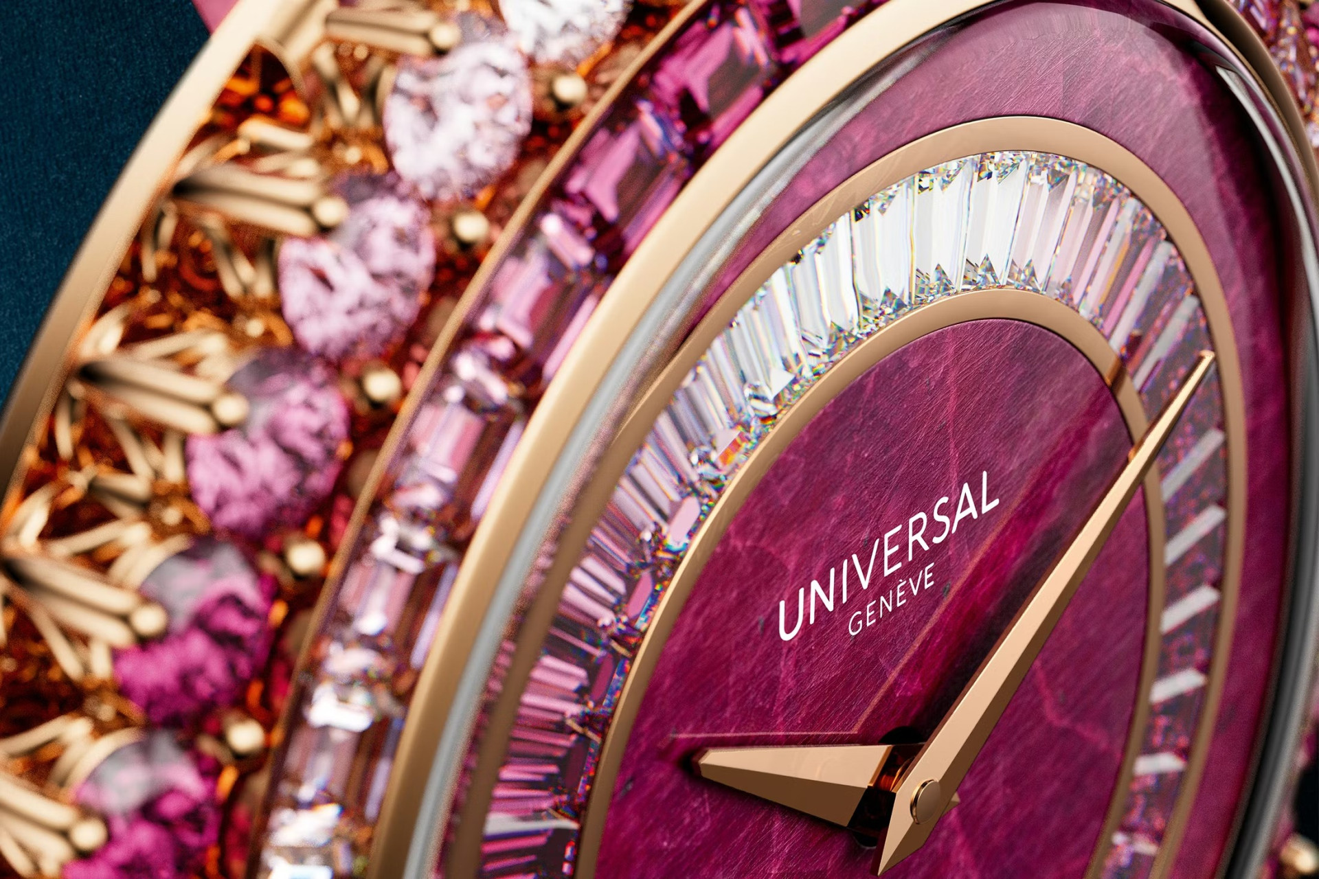 Universal Genève показала первые женские модели возрожденного бренда