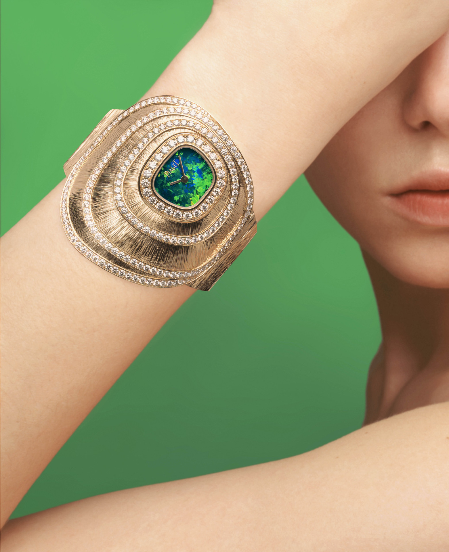 Piaget Sixtie с циферблатом из опала