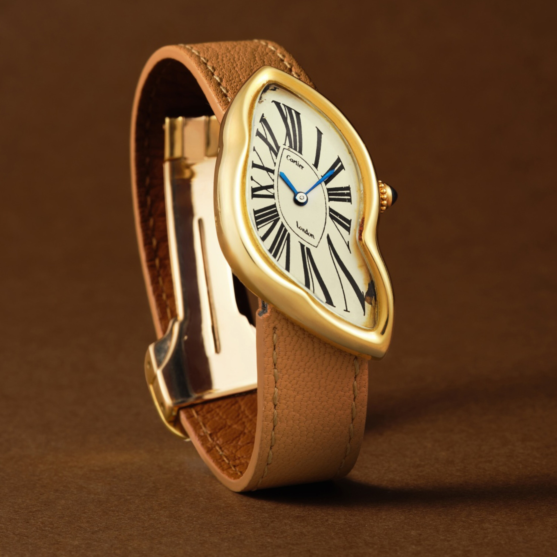 Редкие часы Cartier London Crash продали на аукционе Sotheby’s за рекордные $1,99 млн.