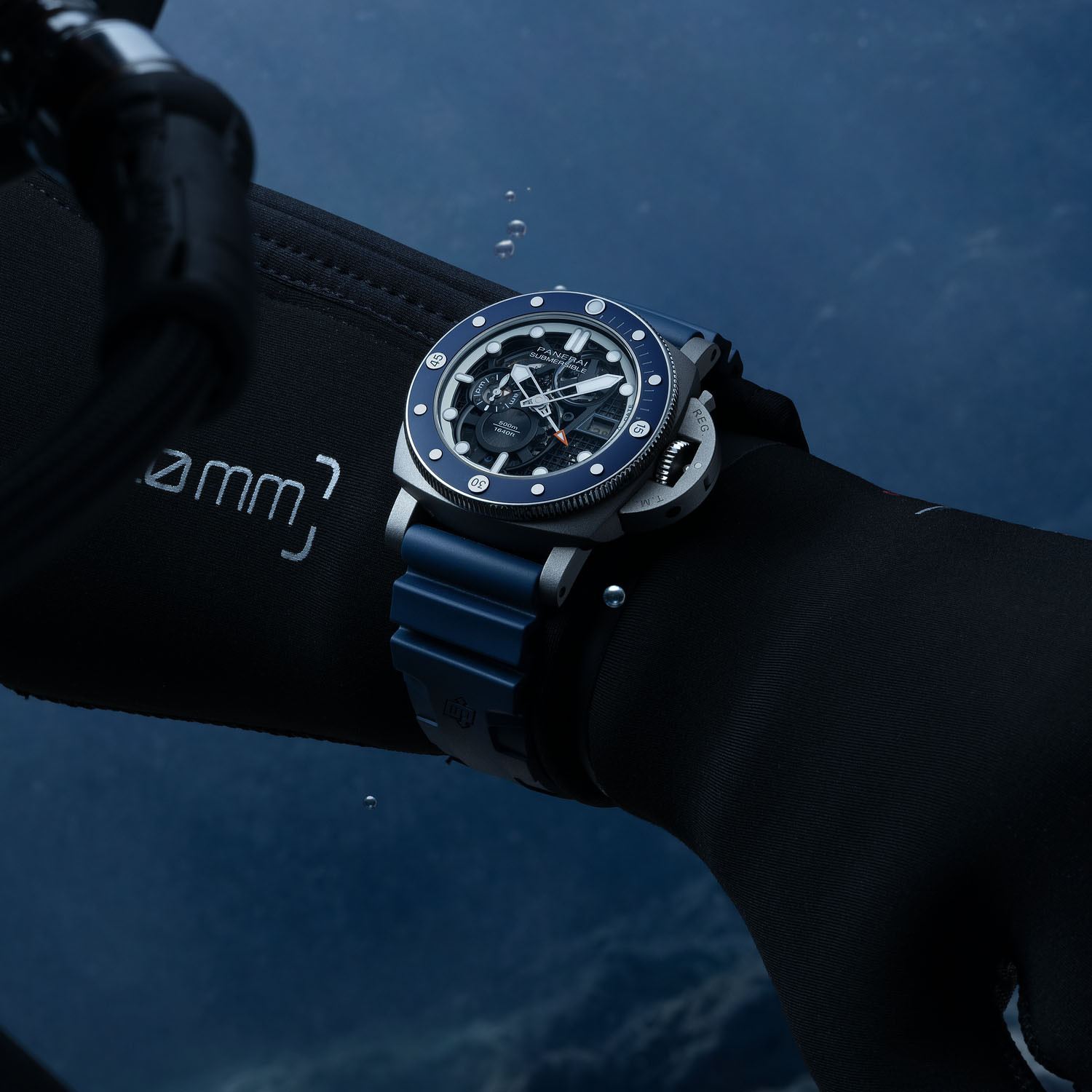 Panerai Submersible GMT PAM01495