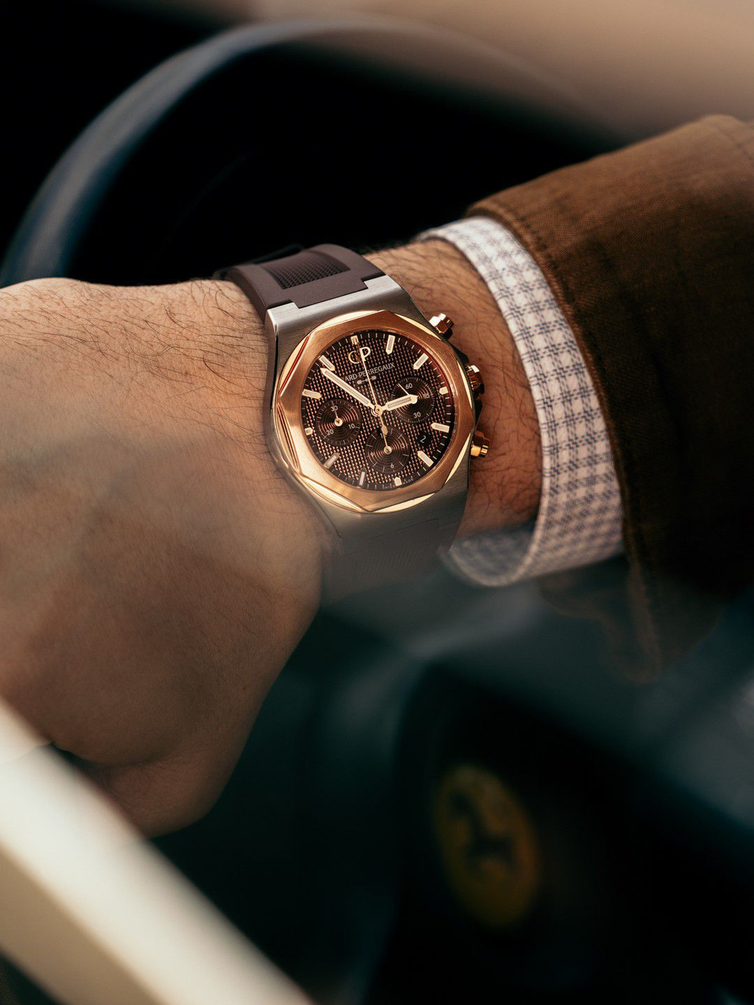 Биколорные Girard-Perregaux Laureato Chronograph 42mm