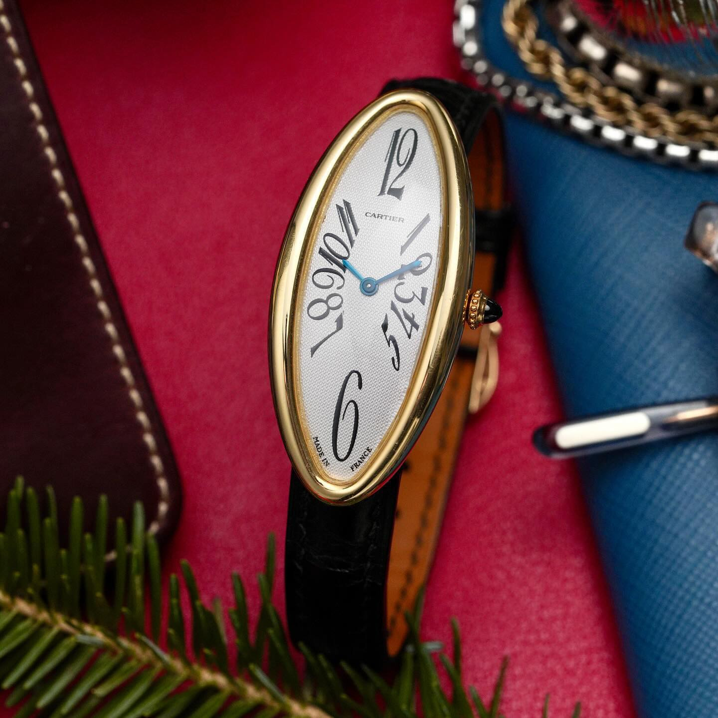 Cartier Baignoire Allongée с арабскими цифрами