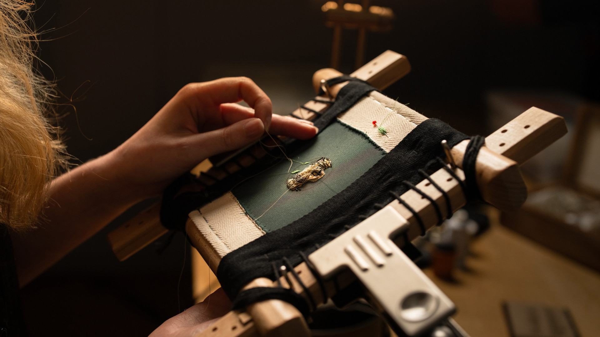 Vacheron Constantin Métiers d'Art Tribute to the Animal Kingdom – Tigerbroidery. Вышивка золотом