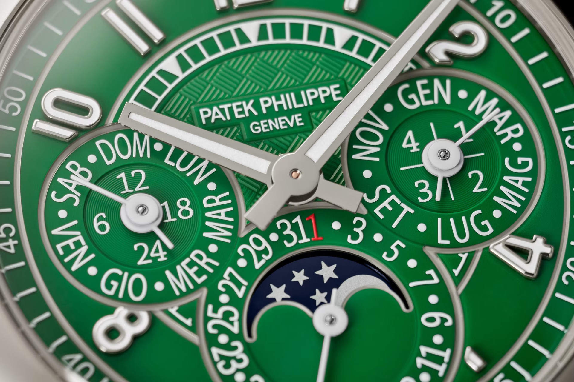 Patek Philippe Calatrava Ref. 7047G, Ref. 7147G и Ref. 7007G для выставки бренда в Милане