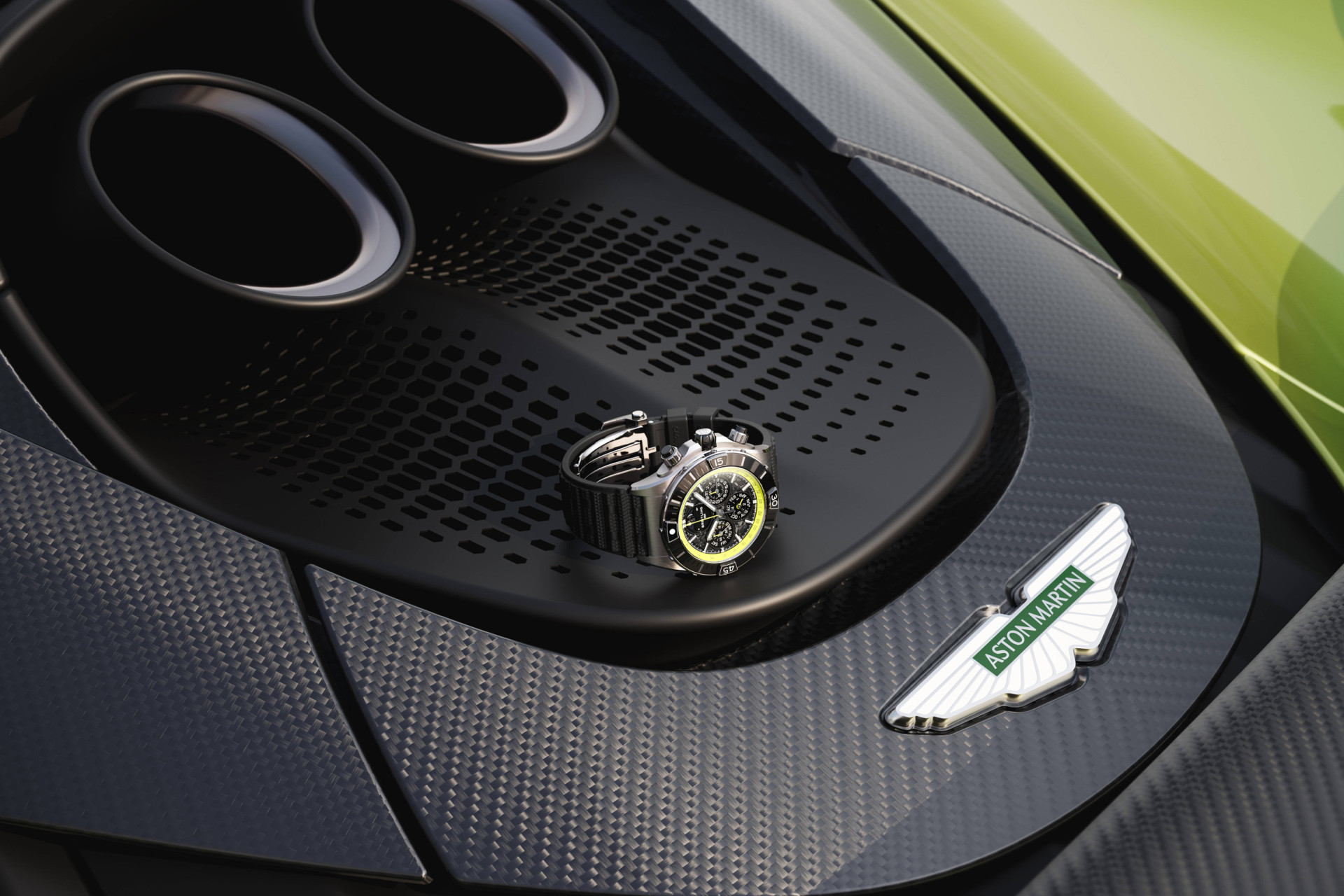 Эксклюзивные Breitling Super Chronomat для владельцев Aston Martin Valhalla